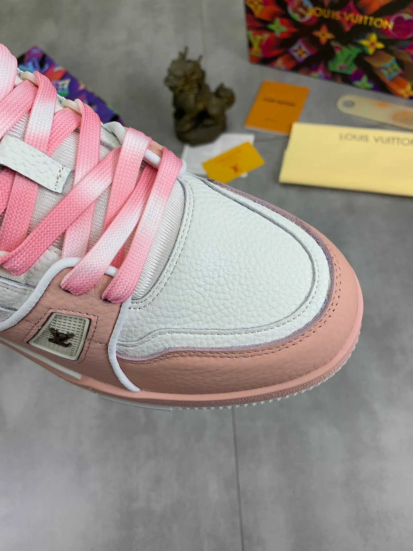 Men's men's shoes 💰P580 New style 💰💎💎Latest color High version 2025Louis*Vuitto* LV Traine Catwalk TRAINER outsole and fabric private model A shoe that definitely costs a lot of money and effort. This series was designed after the arrival of Vifgil. It is favored by many fans every season. Original TPU outsole Original packaging Color: black Available in white (available from stock, super fast shipping) Code number: 35-46